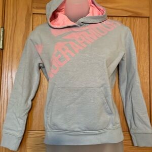 Youth under armour sweatshirt in great condition. Great for fall weather!